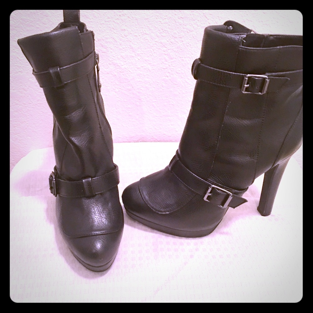 Vera Wang Boots